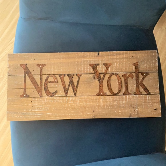 Wooden “New York” Sign - Picture 1 of 4